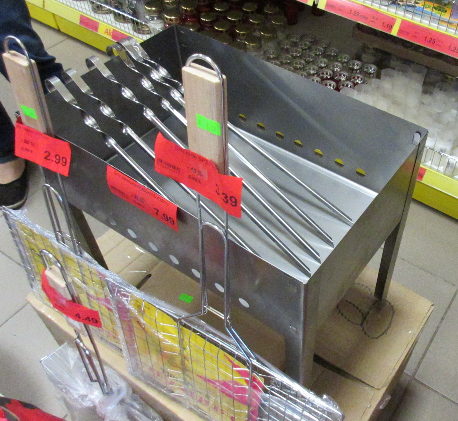 ODO "PROF-NIKIS" — Foldable barbecue, Foldable barbecue with skewers