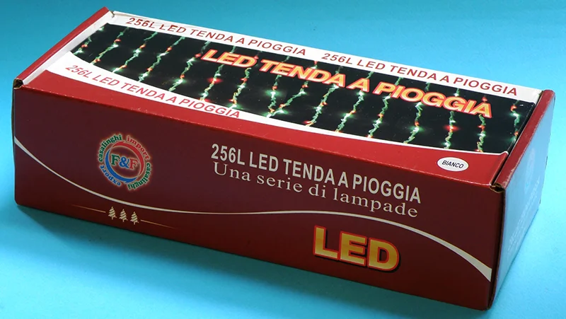 F&F — 1) 256L LED TENDA A PIOGGIA; 2) 240L LED TENDA A PIOGGIA