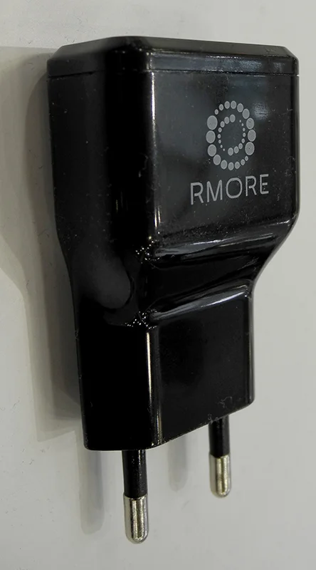RMORE — Travel Charger