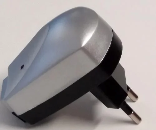 Makant — Universal AC Adapter