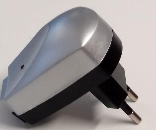 Makant — Universal AC Adapter