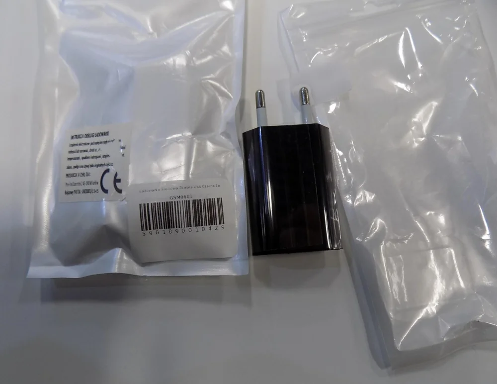 Ladowarka sieciowa plaska USB czarna 1A