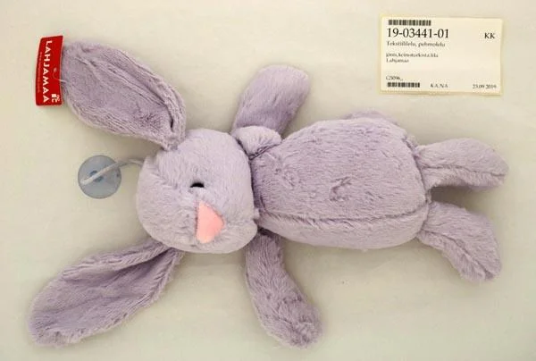 Lahjamaa — Soft filled toy with suction cup