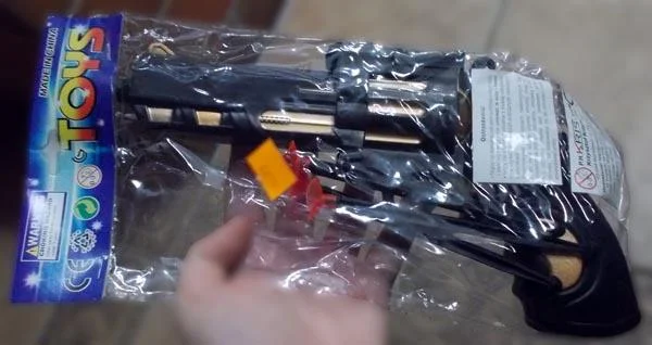 Toys — Pistolet na strzalki