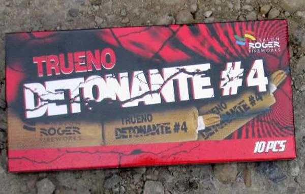 Salon Roger Fireworks — Trueno