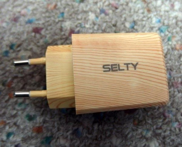 SELTY — USB charger