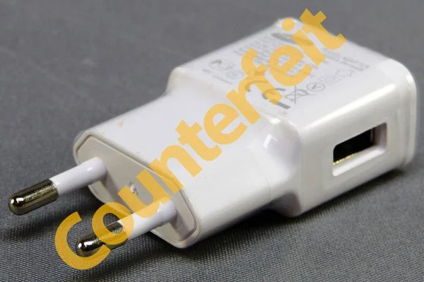 SAMSUNG (counterfeit) — Travel Adapter