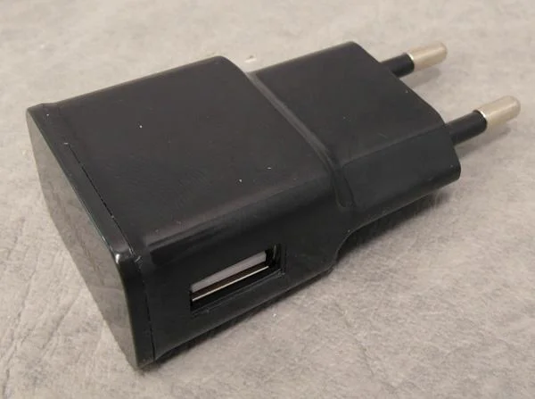 Samsung (counterfeit) — Travel Adapter