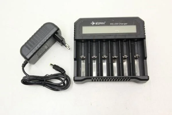 Eizfan — LCD Universal charger