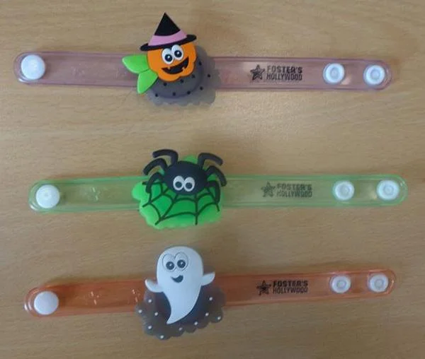 Foster's Hollywood — Flashing bracelet