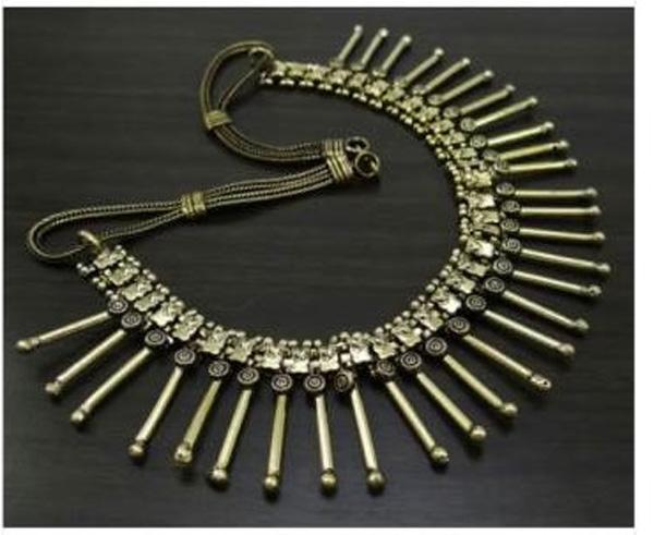 Style vintage look rétro goldone tribal