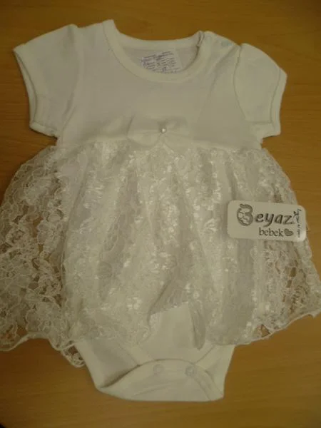 Beyaz bebek — Güpürlü Çıtçıtli Badi
