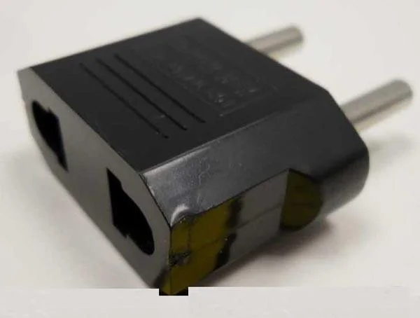 Travel plug adapter