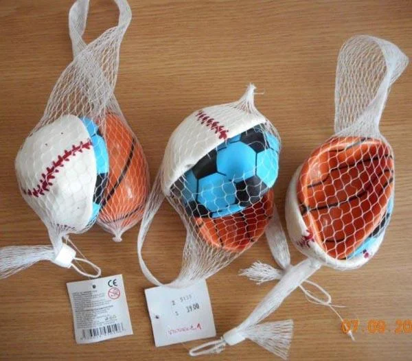 Set of inflatable plastic balls  / LOPTA NA HRANIE / JÁTÉKLABDA