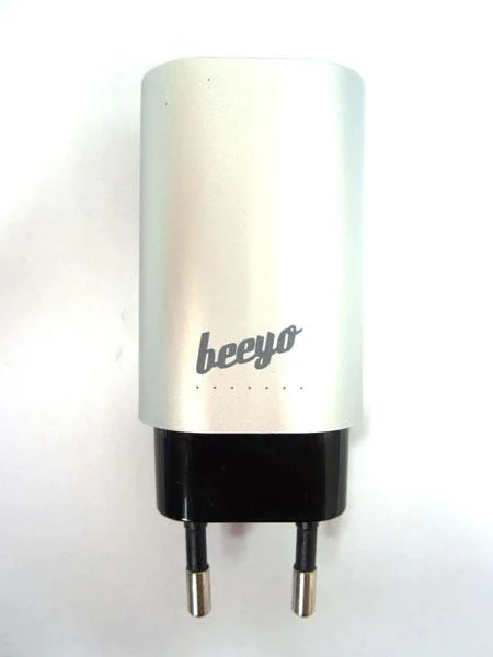 Beeyo — DOUBLE USB WALL CHARGER