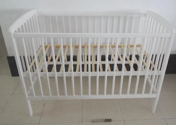 EAST COAST NURSE (BABIES R US) — Wooden cot