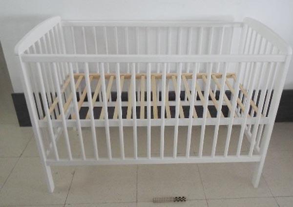 EAST COAST NURSE (BABIES R US) — Wooden cot