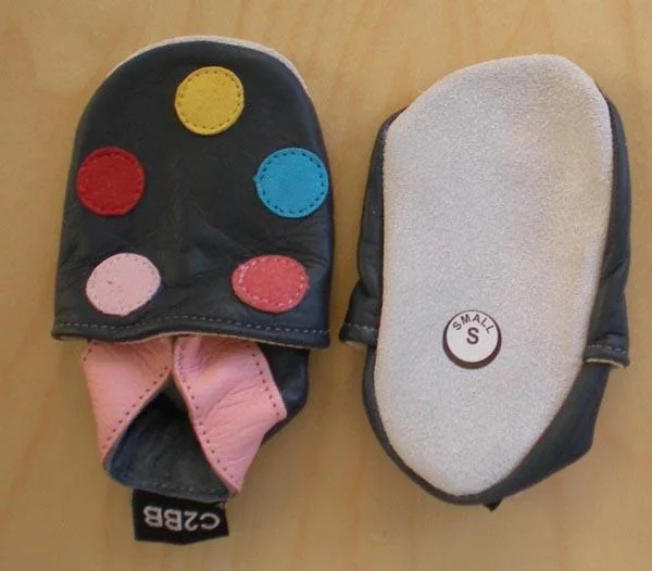 C2BB — Babies' shoes