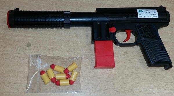 B&G INTERNATIONAL — Pistolet avec Chargeur ('Gun with magazine')