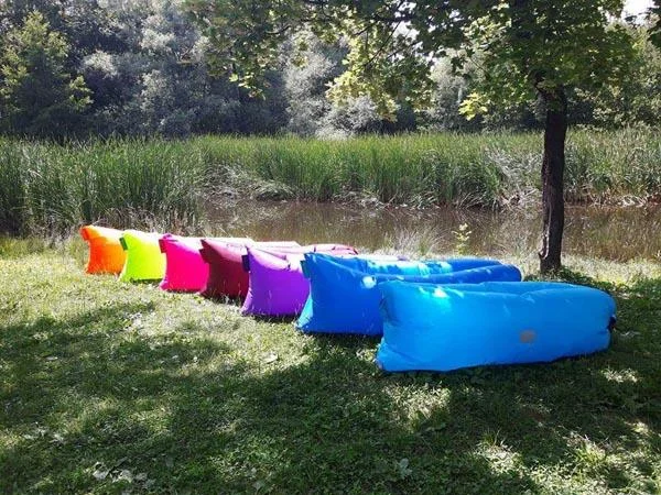 PARACHUTE-ka — Self-inflating lounge chairs