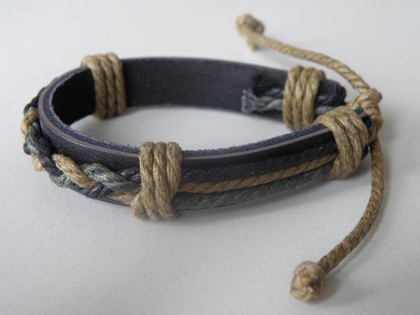Cserépváros — bőr-cérna karkötő ('leather-thread wristband')