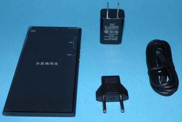 XIAOMI — Mobile phone with charger