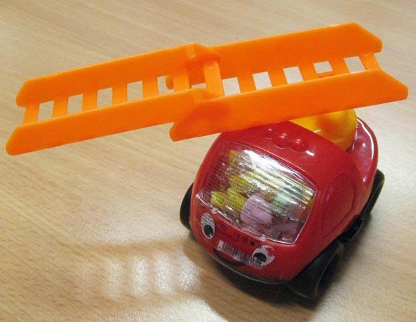 CAPZ & CANDY — Toy fire engine (with sweets)