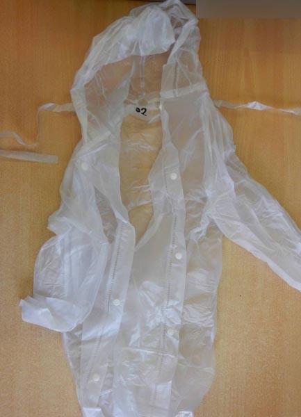 SL — gyermek esőköpeny  ('Children's raincoat')
