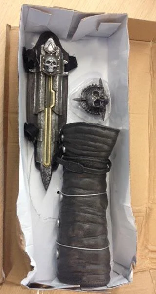 McFarlane Toys, Ubisoft — Assassin's Creed - Pirate Hidden Blade and Gauntlet