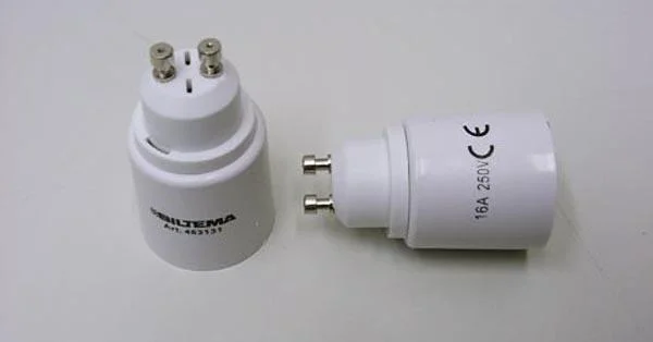 Biltema — Lampunkanta-adapteri GU10 / E27, Lampunkanta-adapteri E14 / E27