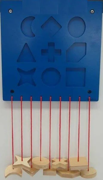 Beleduc — Wandelement "Steckformen" (Wall toy "shapes")