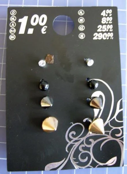 KiK — 4 pairs of ear studs
