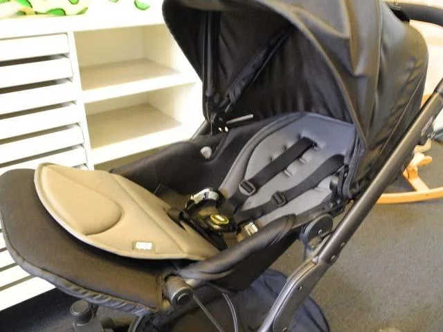 Mamas & Papas — Sola City pushchair