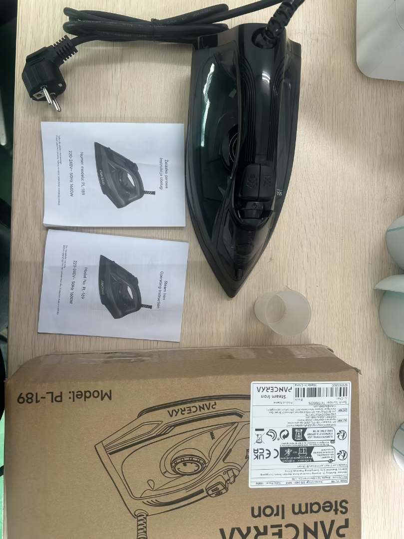 pancerka — fer à repasser électrique robuste