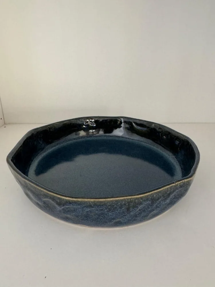 les popottes — assiette creuse bleue martelée diamètre 22cm