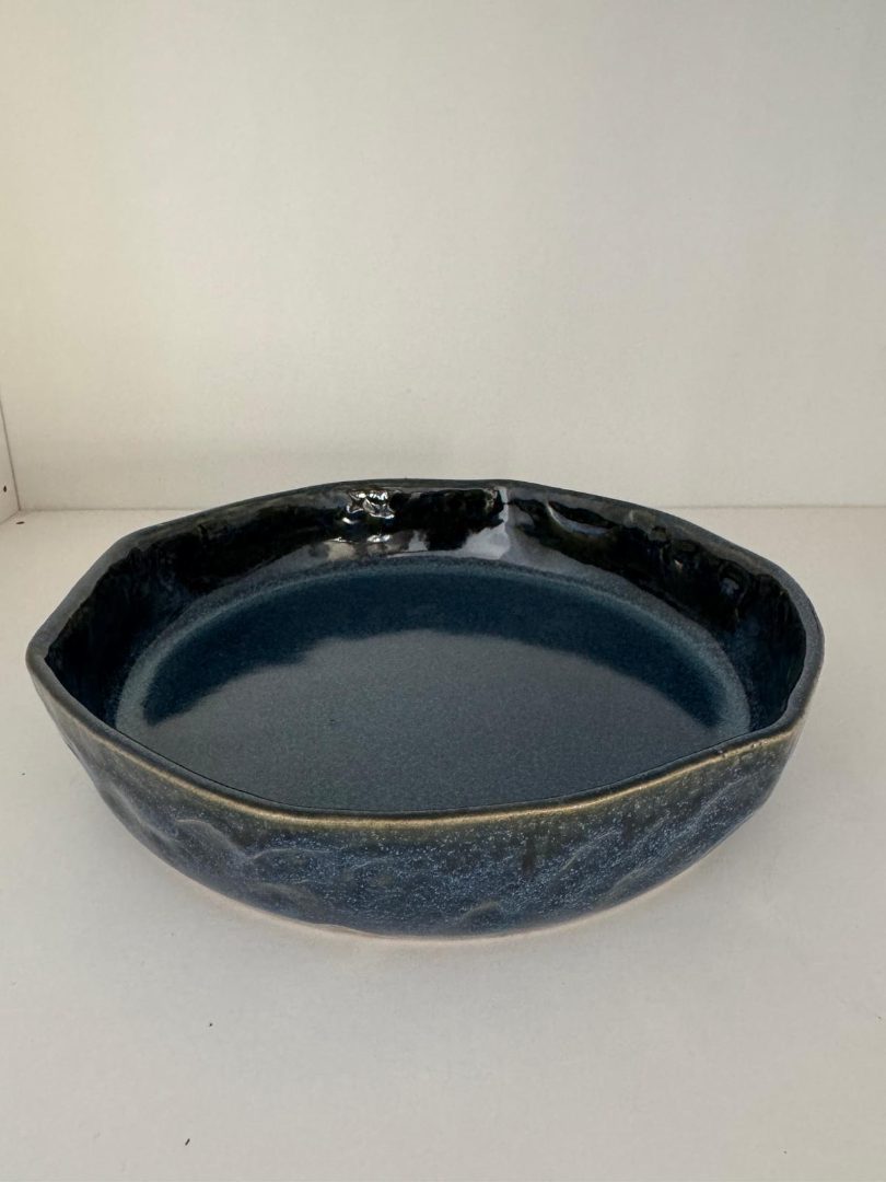 les popottes — assiette creuse bleue martelée diamètre 22cm