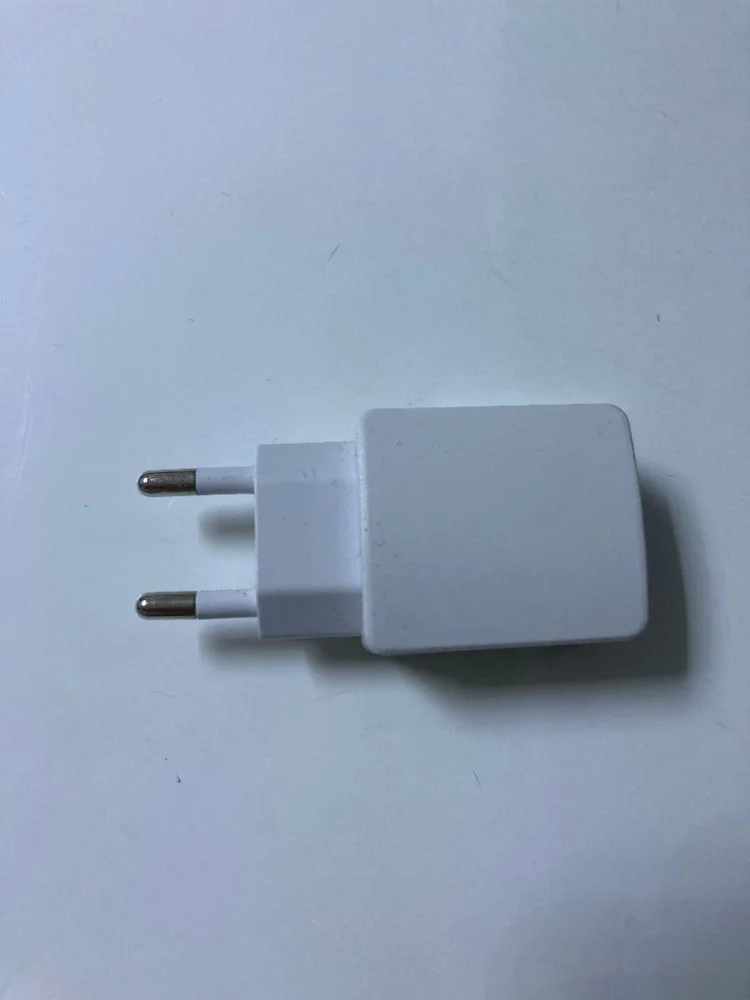 adaptateur chargeur blanc modèle  cj-50100czw 7643 — adaptateur chargeur blanc modèle  cj-50100czw 7643