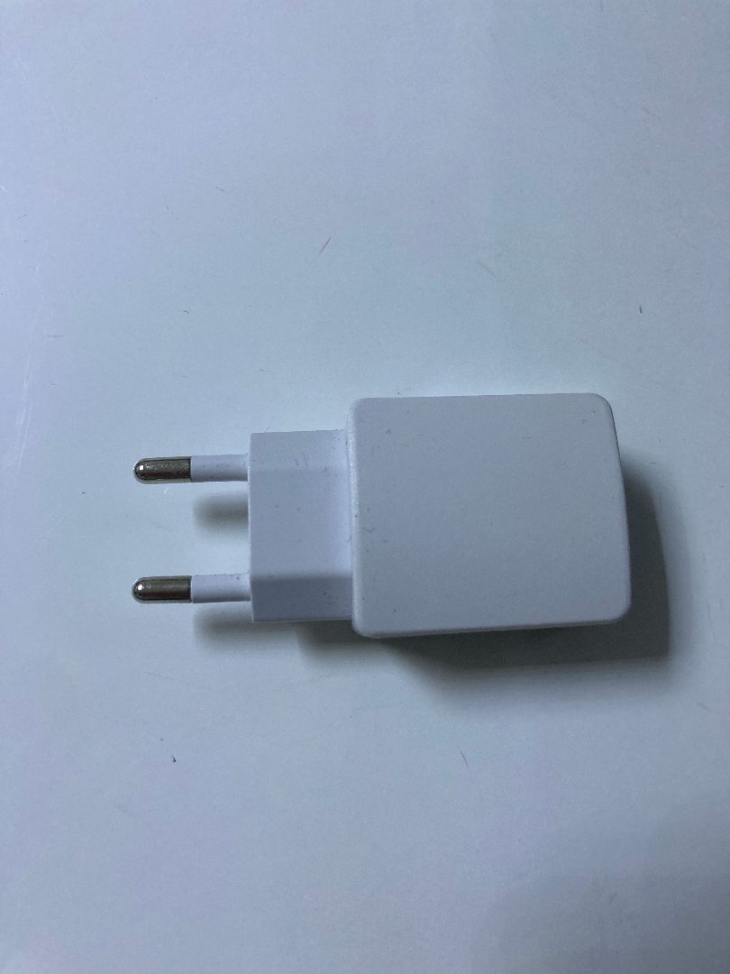 adaptateur chargeur blanc modèle  cj-50100czw 7643 — adaptateur chargeur blanc modèle  cj-50100czw 7643