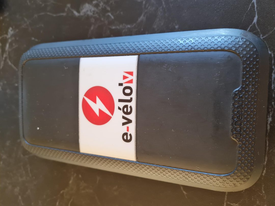 e-batterie jcdecaux — batterie rechargeable li-ion utilisée sur les vélos hybrides en libre-service louée par le distributeur aux utilisateurs finaux (tous connus individuellement)